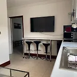 Modern 2 Bedroom Flat In Robert St Swansea