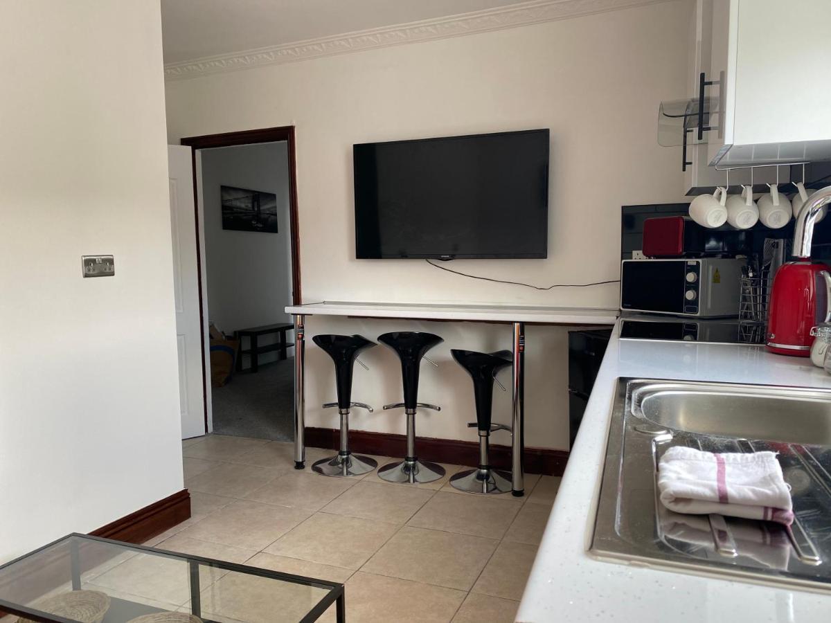 Modern 2 Bedroom Flat In Robert St *