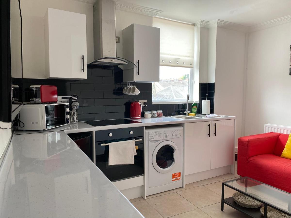 Modern 2 Bedroom Flat In Robert St Swansea