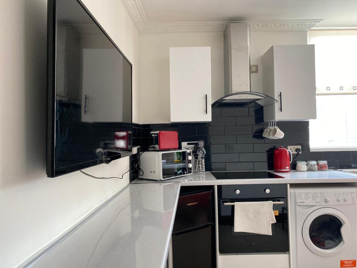Modern 2 Bedroom Flat In Robert St *