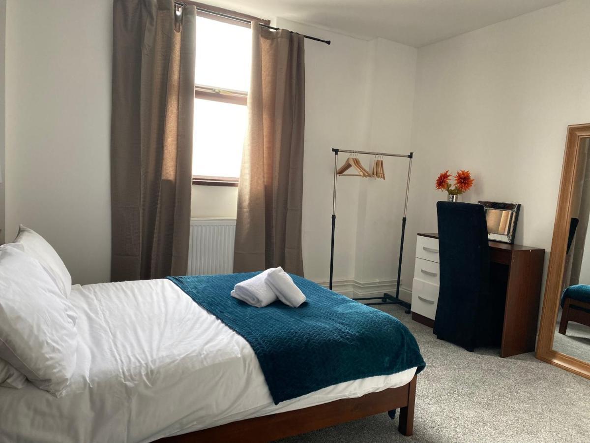 Modern 2 Bedroom Flat In Robert St Apartment *